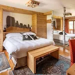Columbia & Hotel 3*