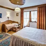 Hotel Columbia & 3*