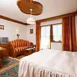 Hotel Columbia &