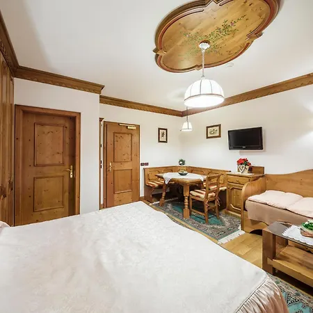 Columbia & Hotel Cortina d'Ampezzo