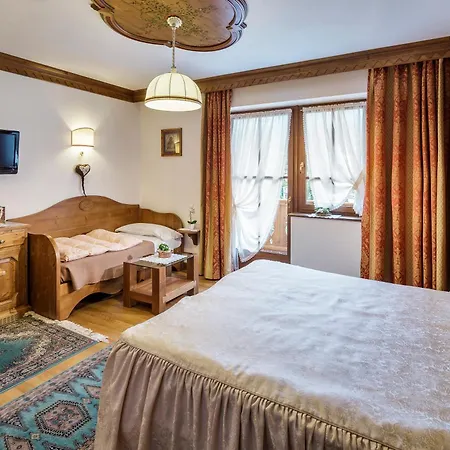 Otel Columbia & 3*