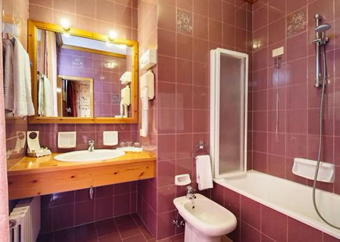 Hotel Columbia &
