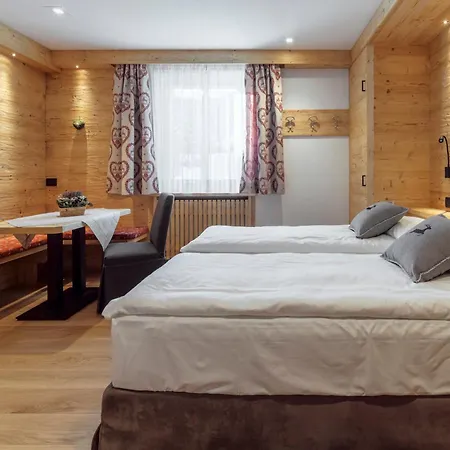 Отель Columbia & 3*