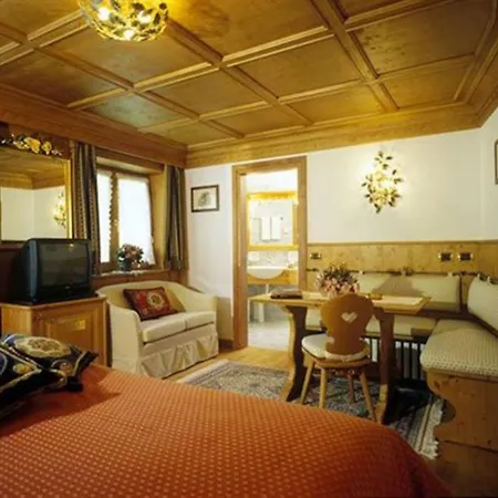 Отель Columbia & 3*