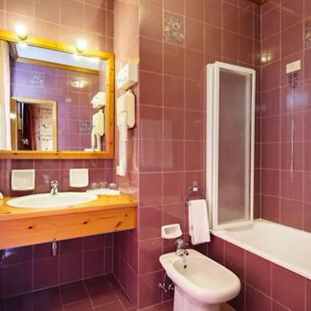 Hotel Columbia &