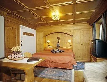 Otel Columbia & 3*