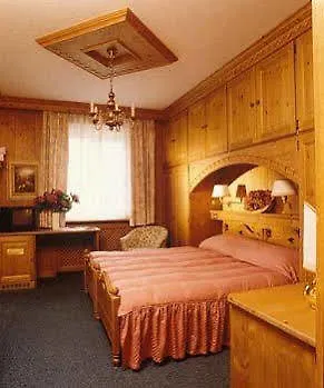 Otel Columbia & 3*